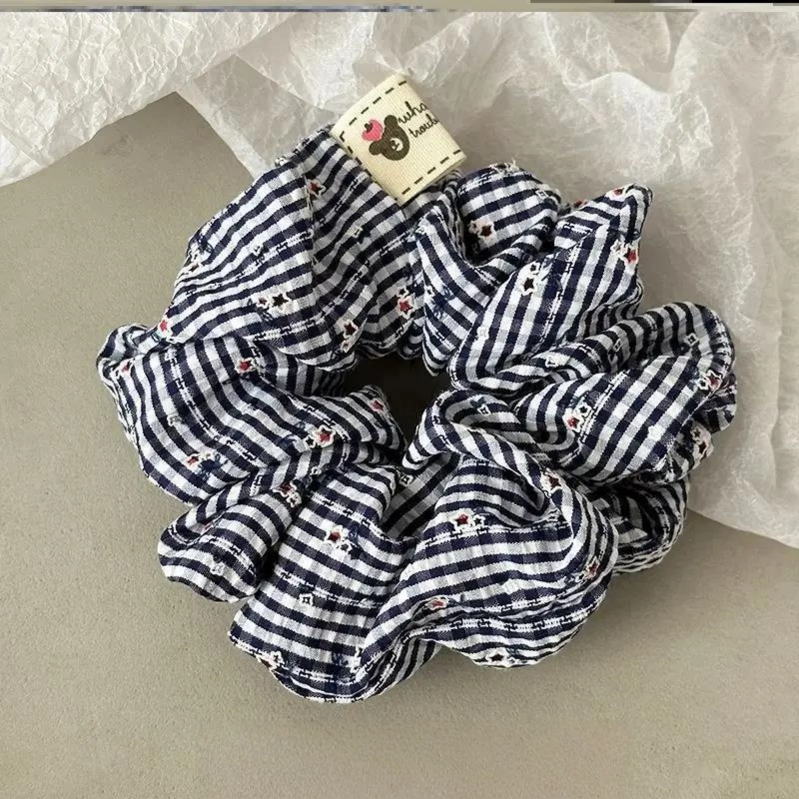 Literary Small Flower Ponytail - Tie Bar Clip recension och pris